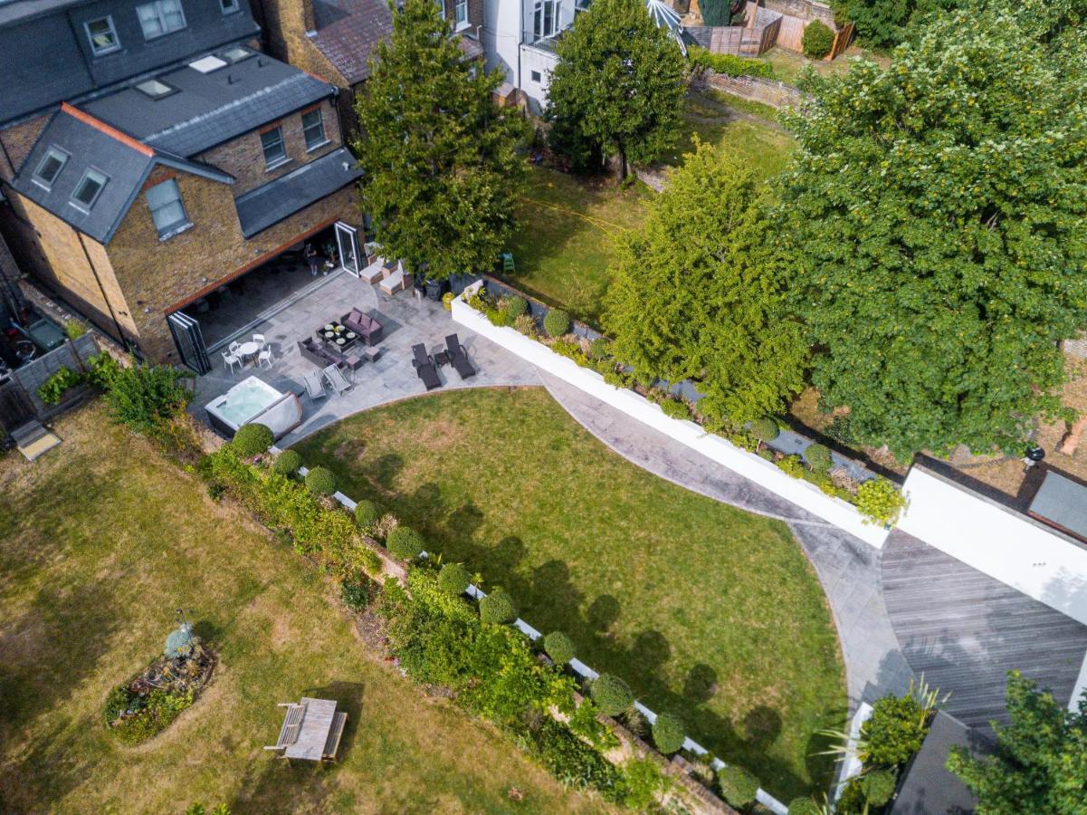 Dream House London With Gym, Cinema And Housekeeper Villa Ealing Exterior photo