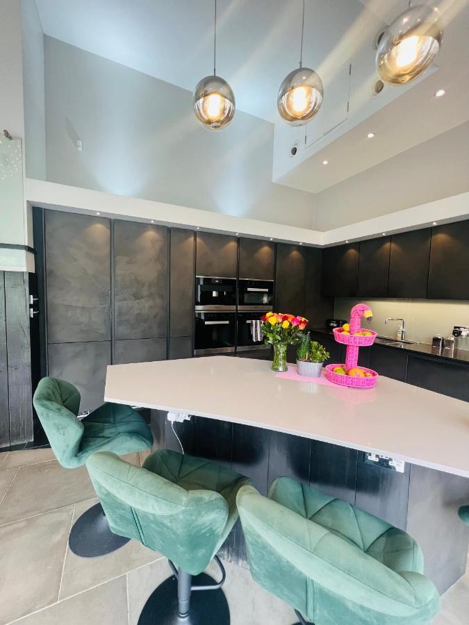 Dream House London With Gym, Cinema And Housekeeper Villa Ealing Exterior photo