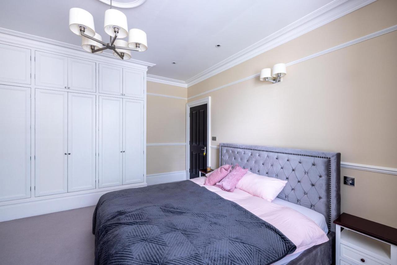 Dream House London With Gym, Cinema And Housekeeper Villa Ealing Exterior photo