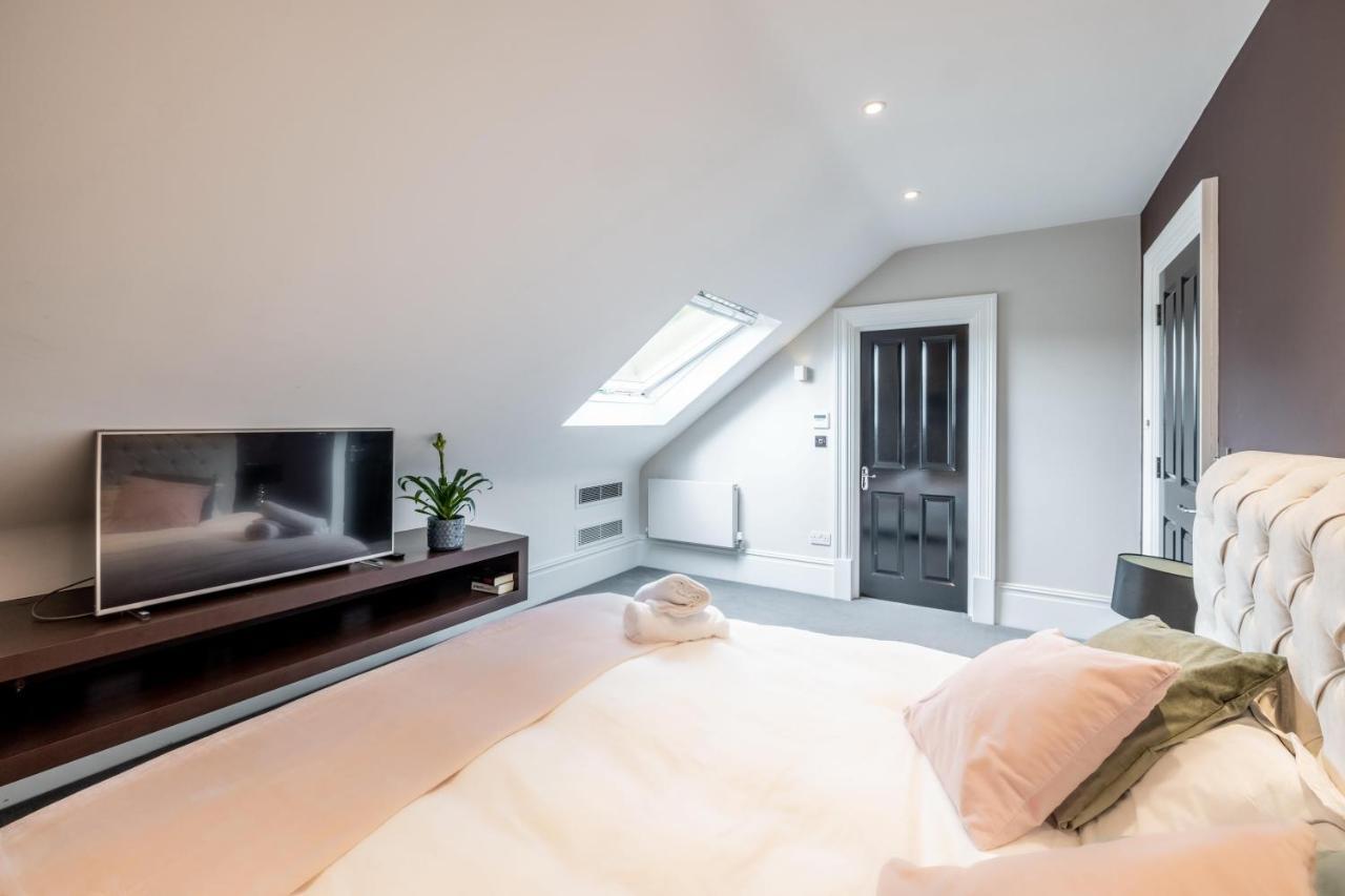 Dream House London With Gym, Cinema And Housekeeper Villa Ealing Exterior photo