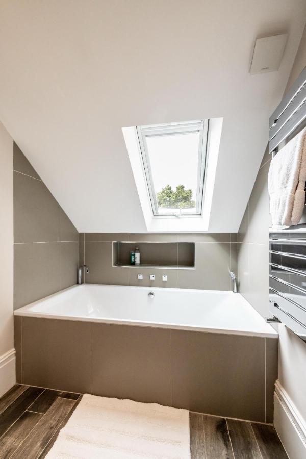 Dream House London With Gym, Cinema And Housekeeper Villa Ealing Exterior photo