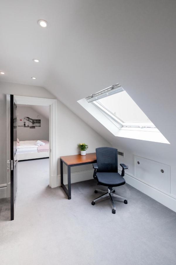 Dream House London With Gym, Cinema And Housekeeper Villa Ealing Exterior photo
