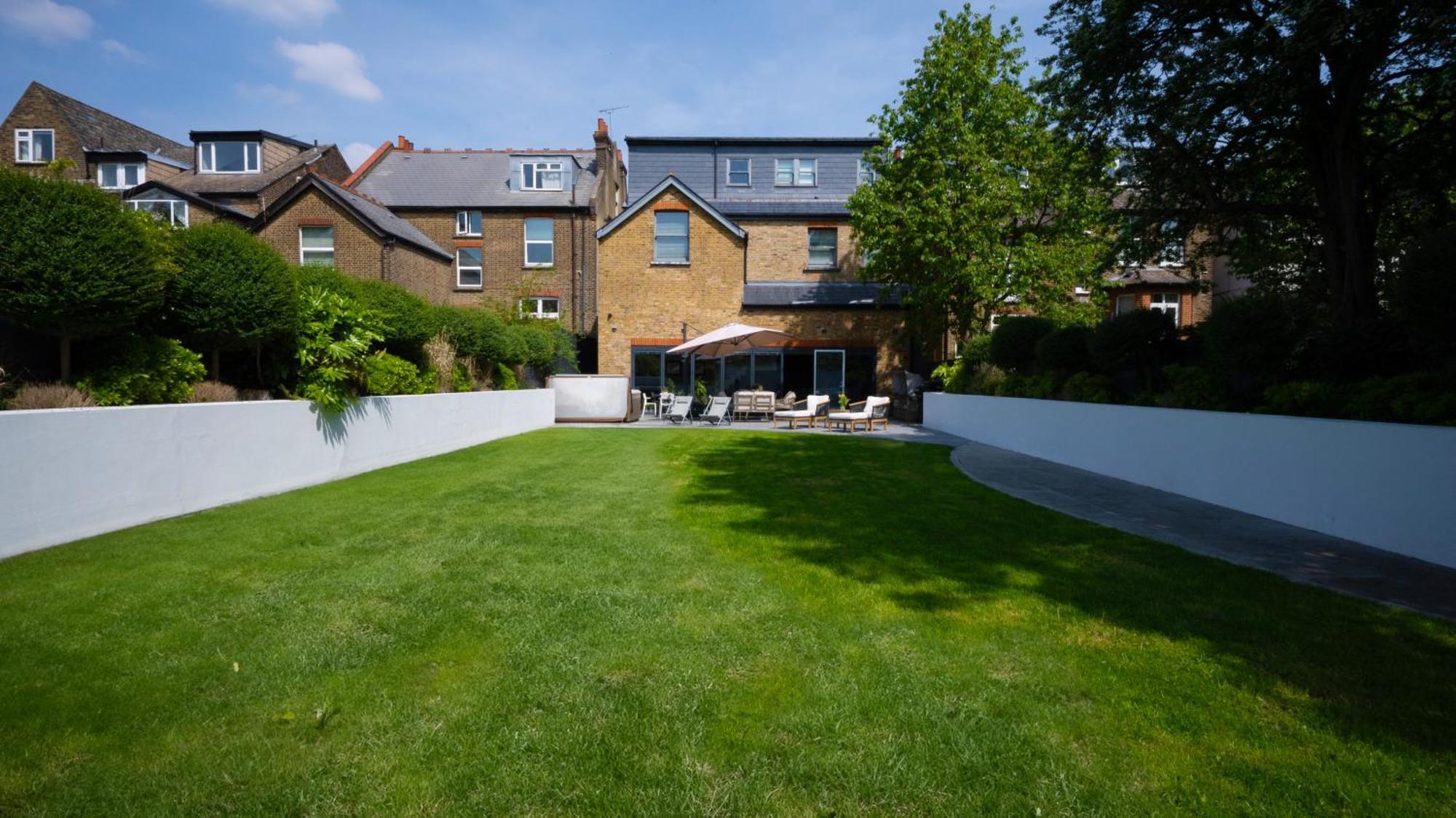 Dream House London With Gym, Cinema And Housekeeper Villa Ealing Exterior photo